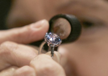 Producția mondială de diamante brute va atinge vârful în 2019